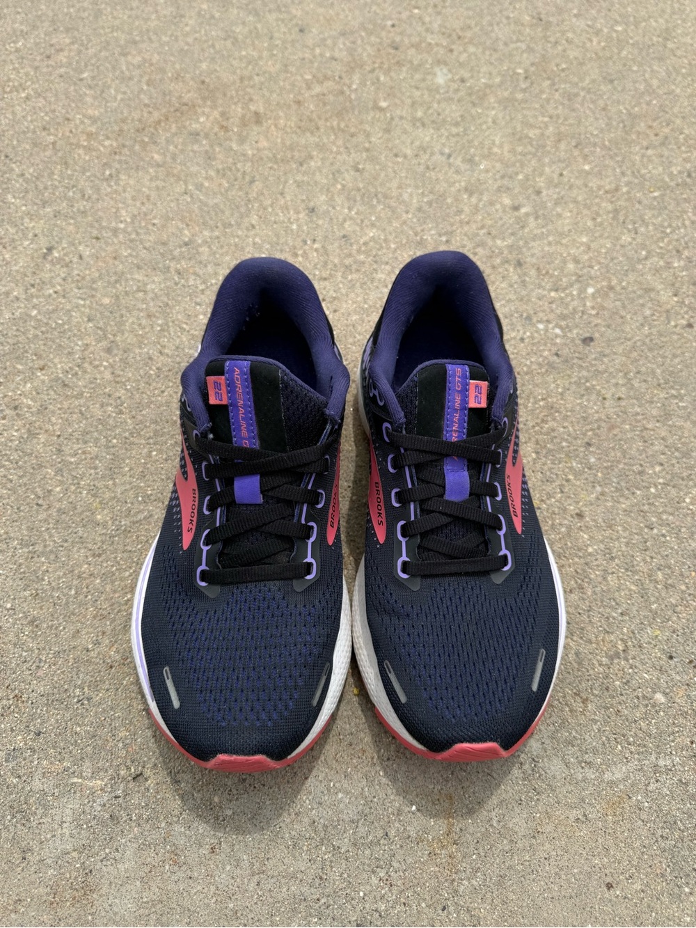 Womens Brooks Adrenaline 22 (size 7.5) - Picture 2 of 9